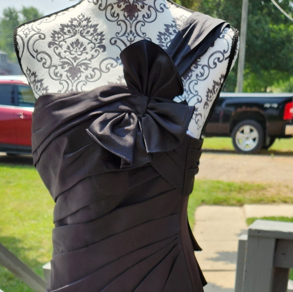 Black evening gown size 8